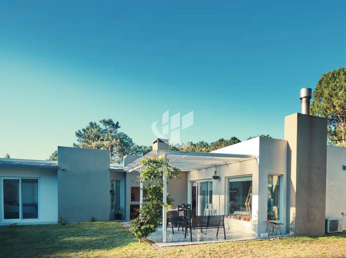 Casa ID.2872 - Casa en Barrio Burnett, 3 dormitorios, 2 baños