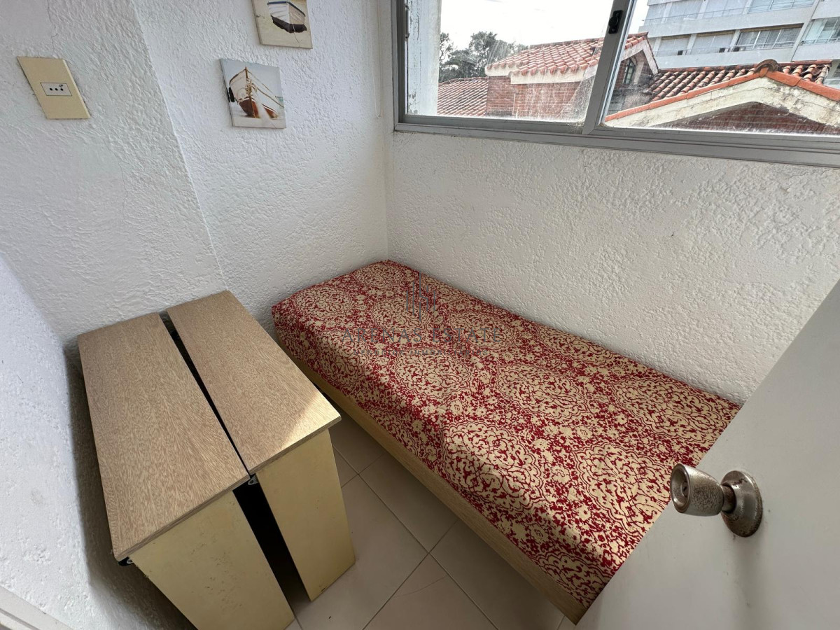 Apartamento ID.2945 - Departamento en primera linea playa brava, 2 dormitorios y medio.