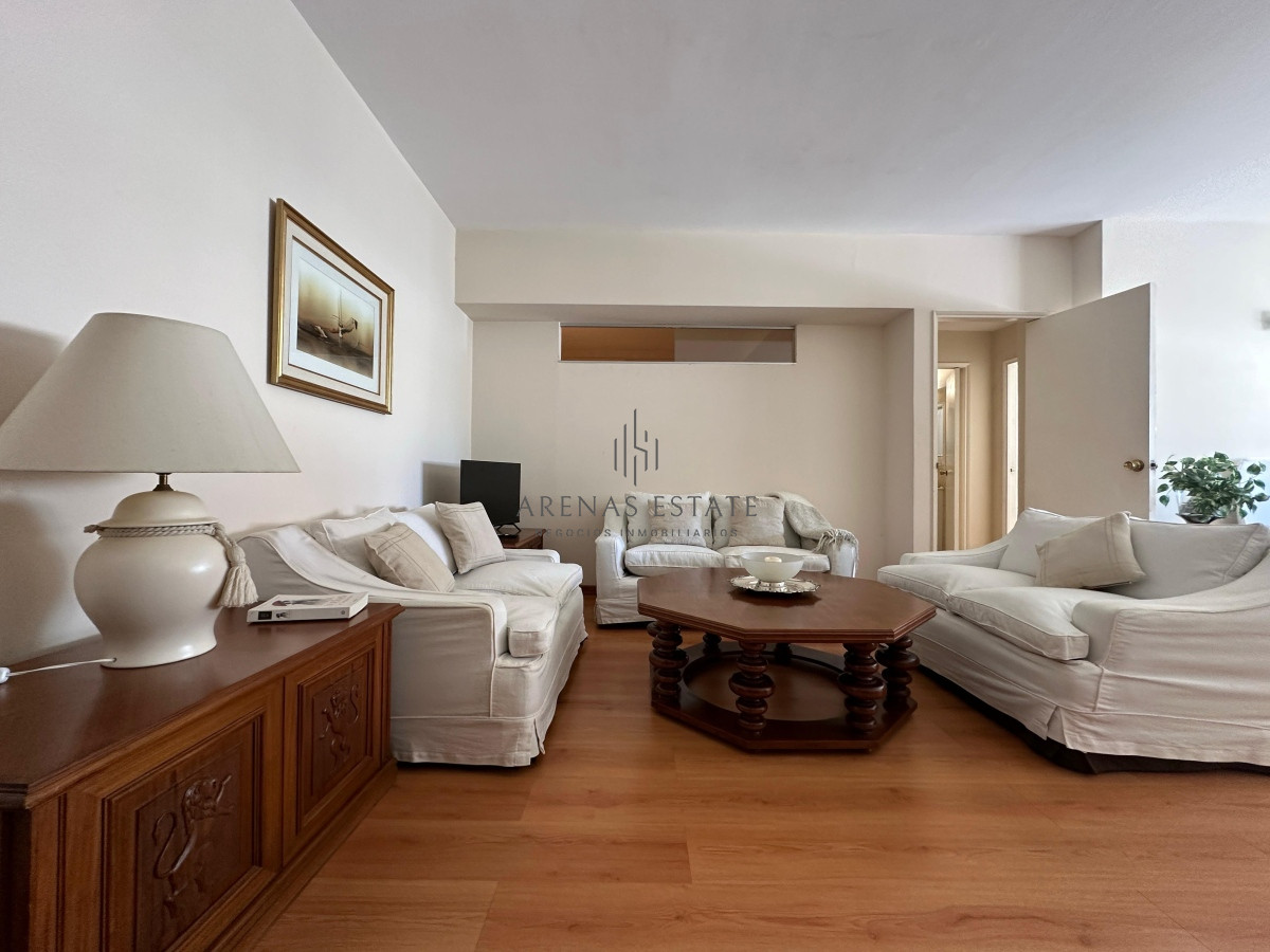 Apartamento ID.3082 - Apartamento en venta de 2 dormitorios en Peninsula , Punta del Este 