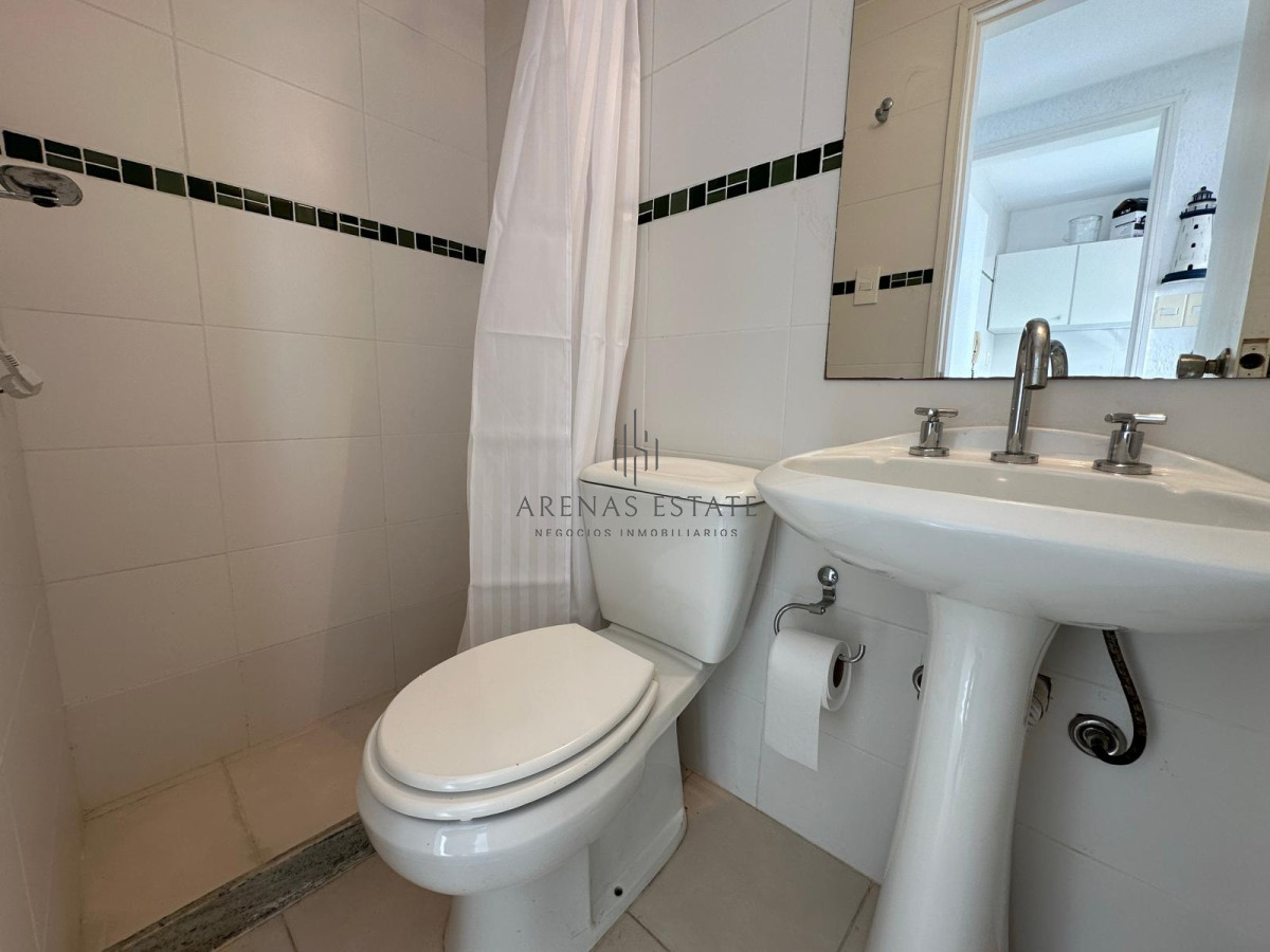 Apartamento ID.2945 - Departamento en primera linea playa brava, 2 dormitorios y medio.