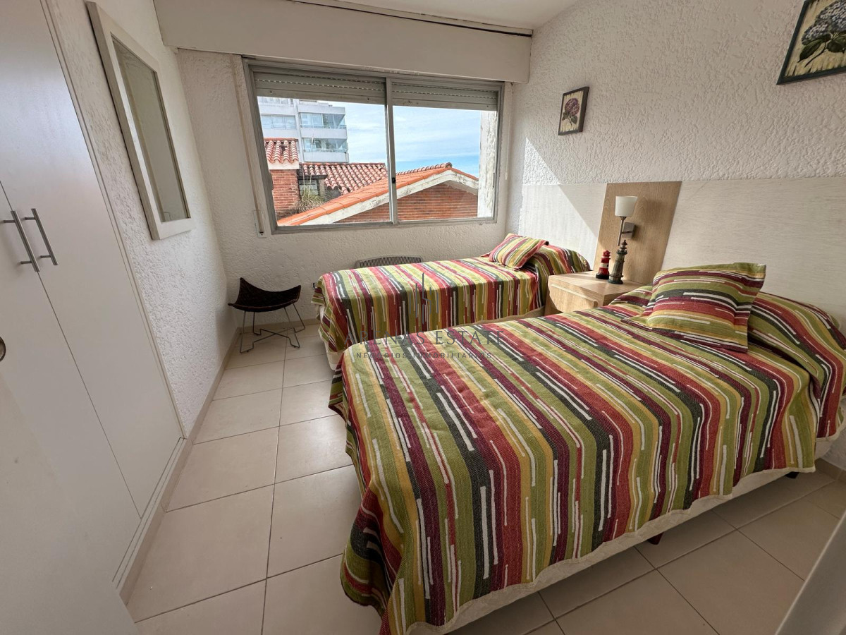 Apartamento ID.2945 - Departamento en primera linea playa brava, 2 dormitorios y medio.