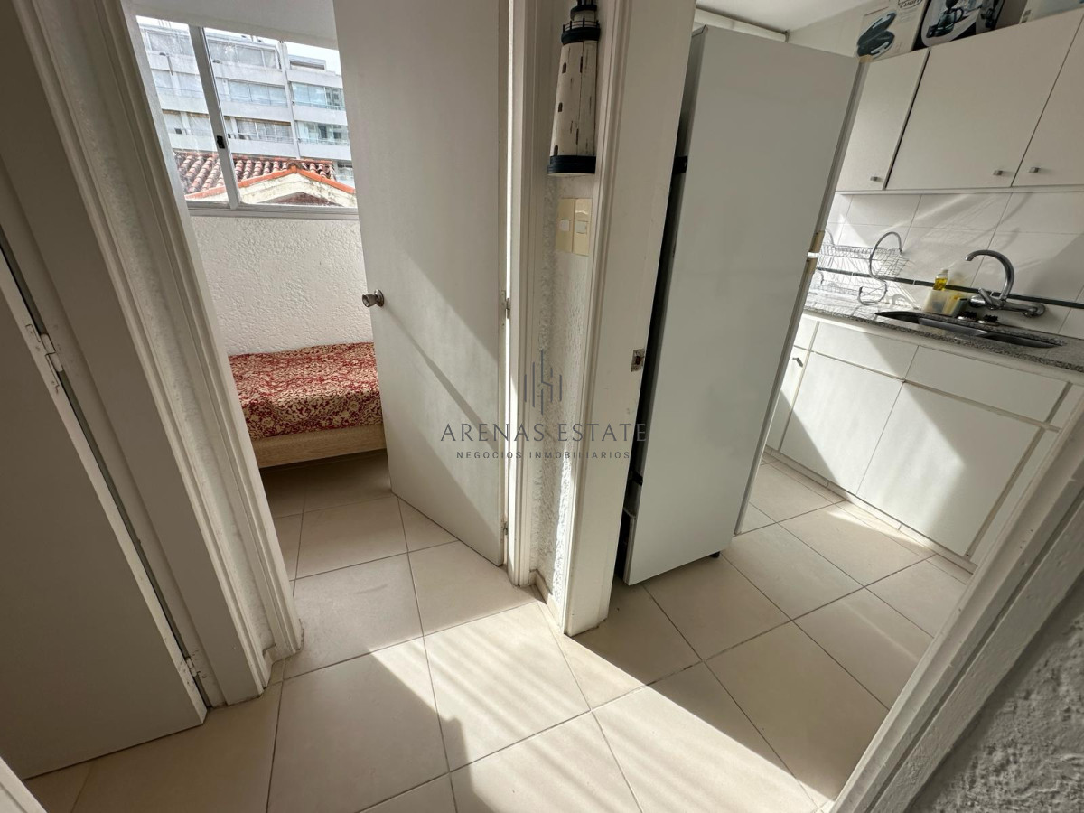 Apartamento ID.2945 - Departamento en primera linea playa brava, 2 dormitorios y medio.
