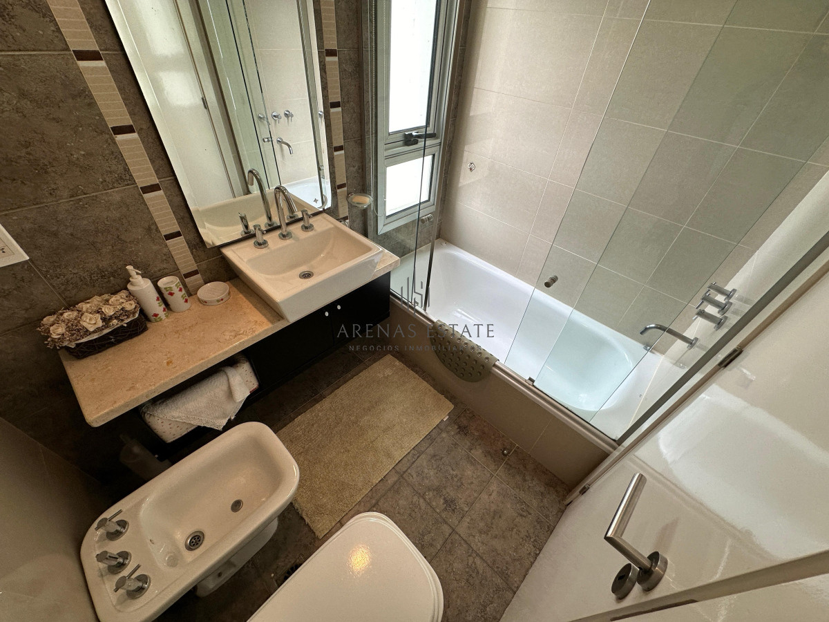 Apartamento ID.3133 - Hermoso departamento, con vista parcial al mar, playa mansa.