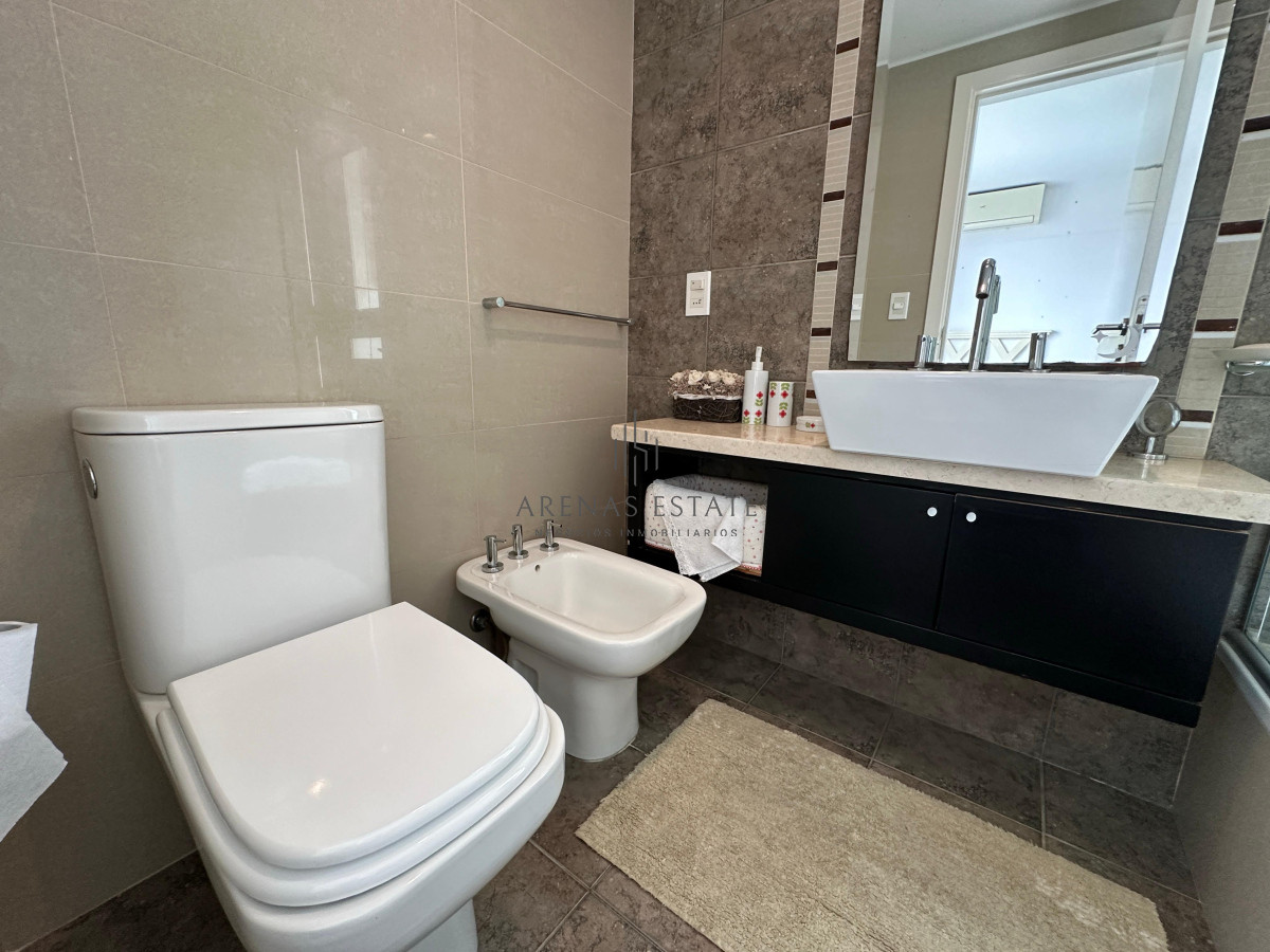 Apartamento ID.3133 - Hermoso departamento, con vista parcial al mar, playa mansa.