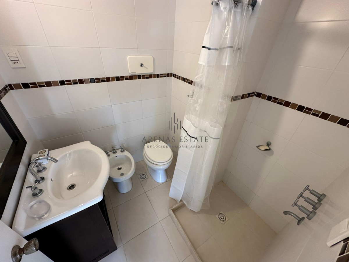 Apartamento ID.2945 - Departamento en primera linea playa brava, 2 dormitorios y medio.