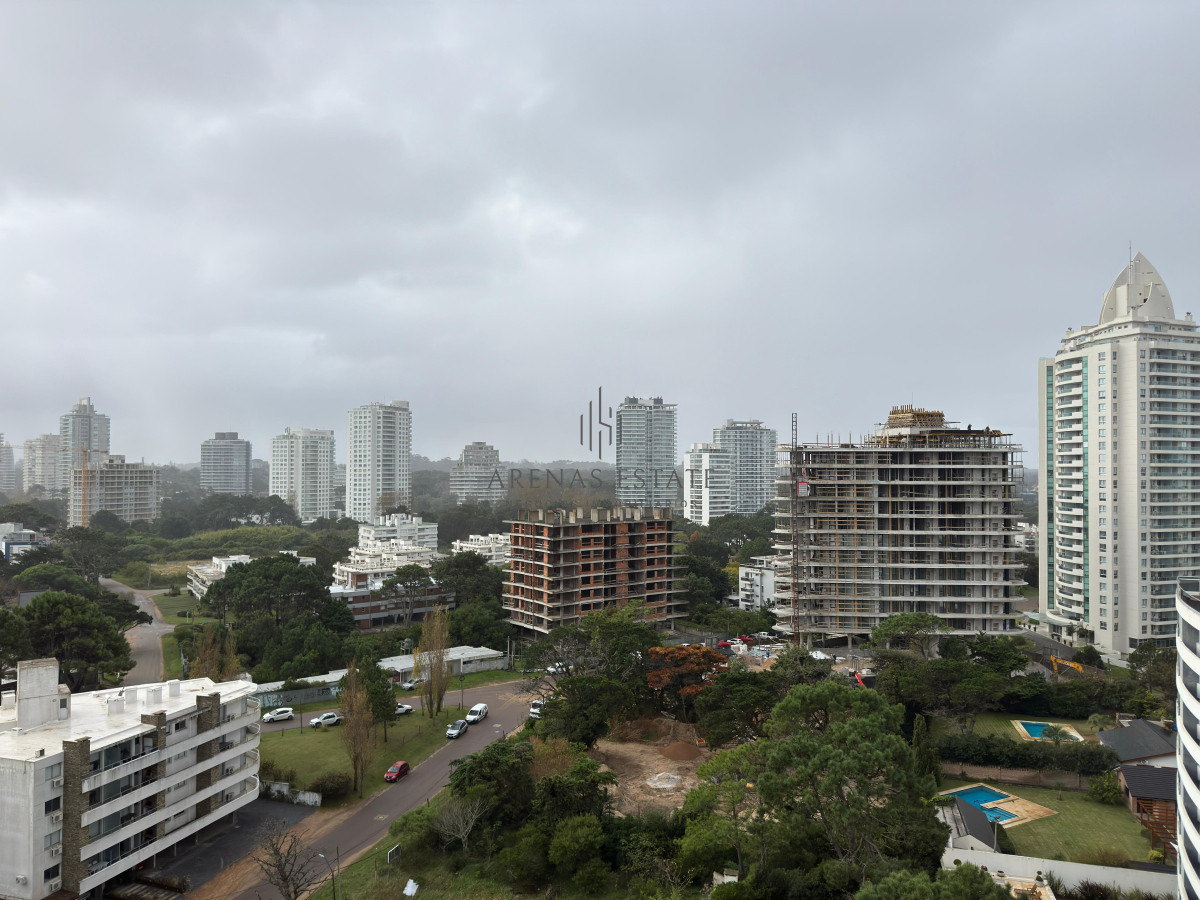 Apartamento ID.3712 - Departamento en venta, a pasos de la playa brava, Punta del este.