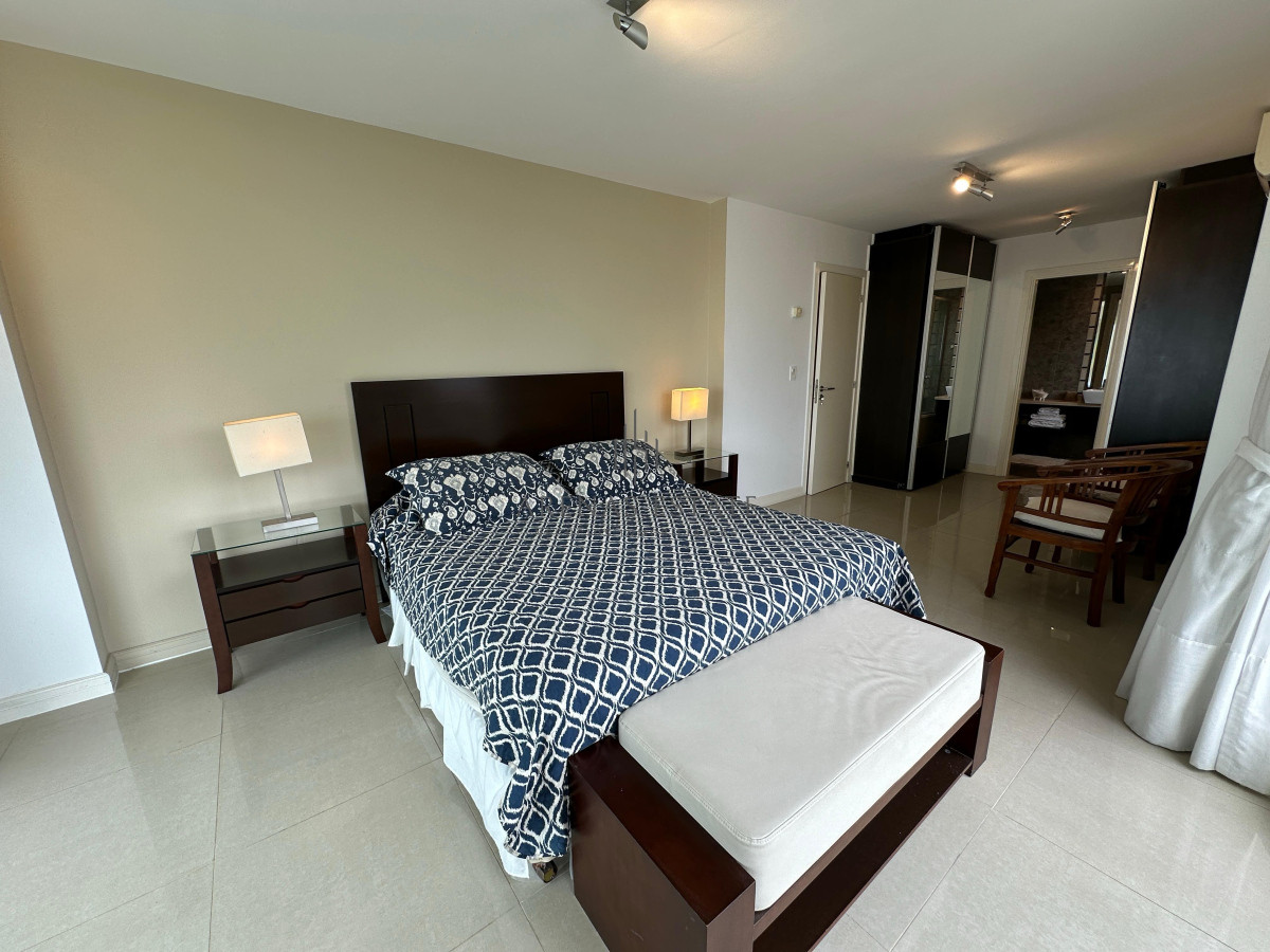 Apartamento ID.3133 - Hermoso departamento, con vista parcial al mar, playa mansa.