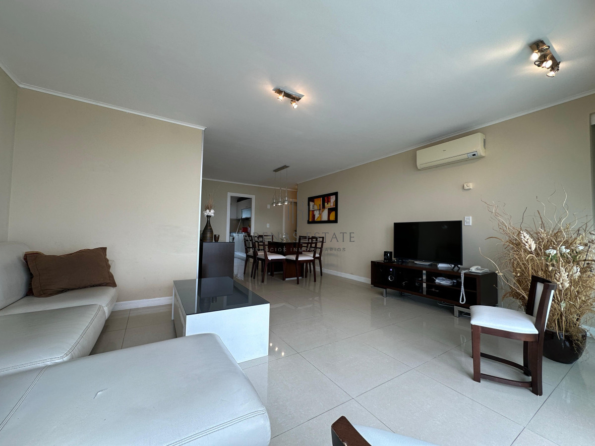 Apartamento ID.3133 - Hermoso departamento, con vista parcial al mar, playa mansa.