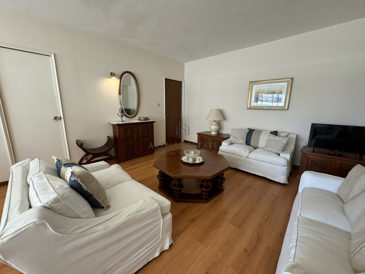 Apartamento ID.3082 - Apartamento en venta de 2 dormitorios en Peninsula , Punta del Este 