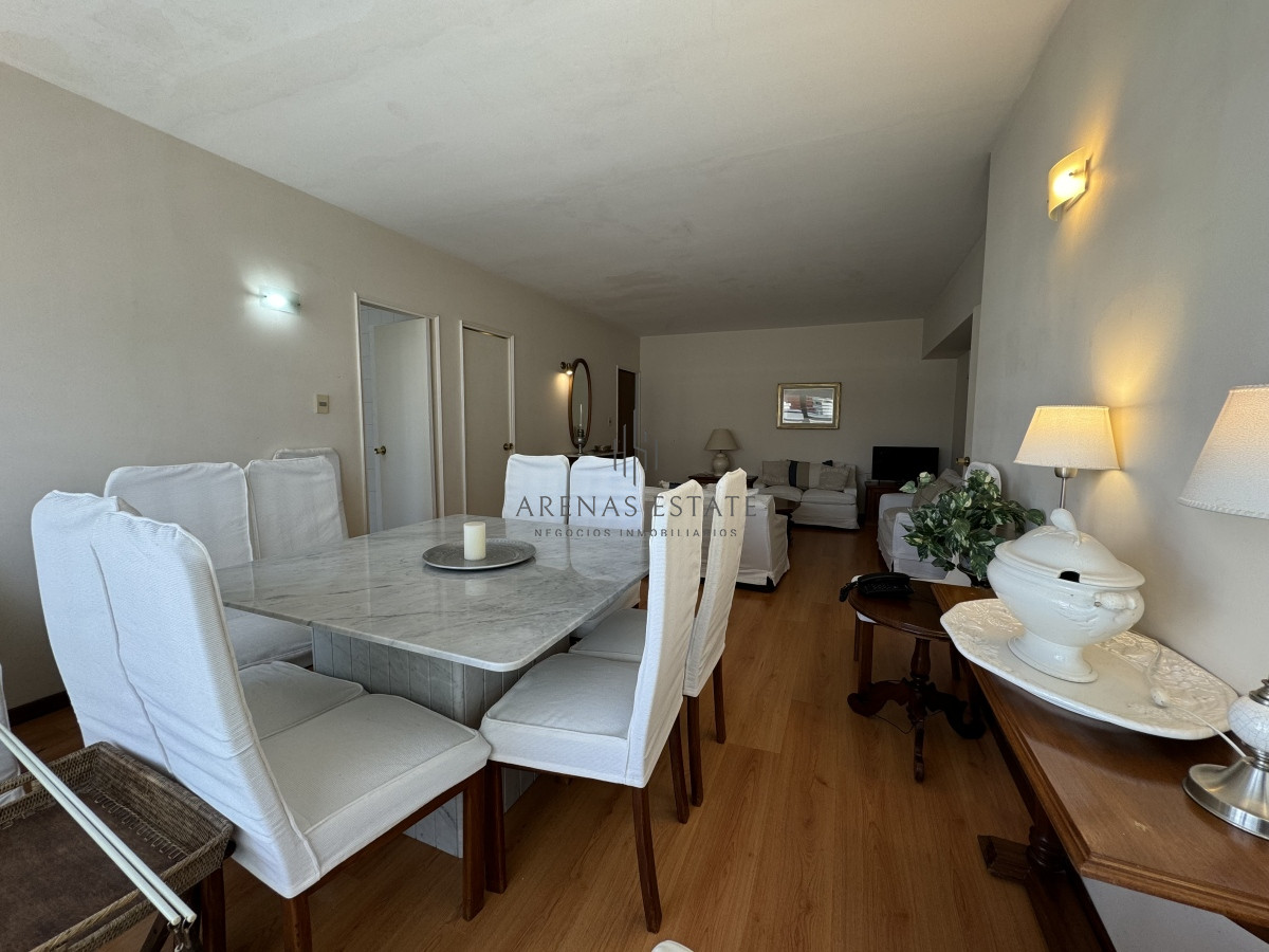 Apartamento ID.3082 - Apartamento en venta de 2 dormitorios en Peninsula , Punta del Este 