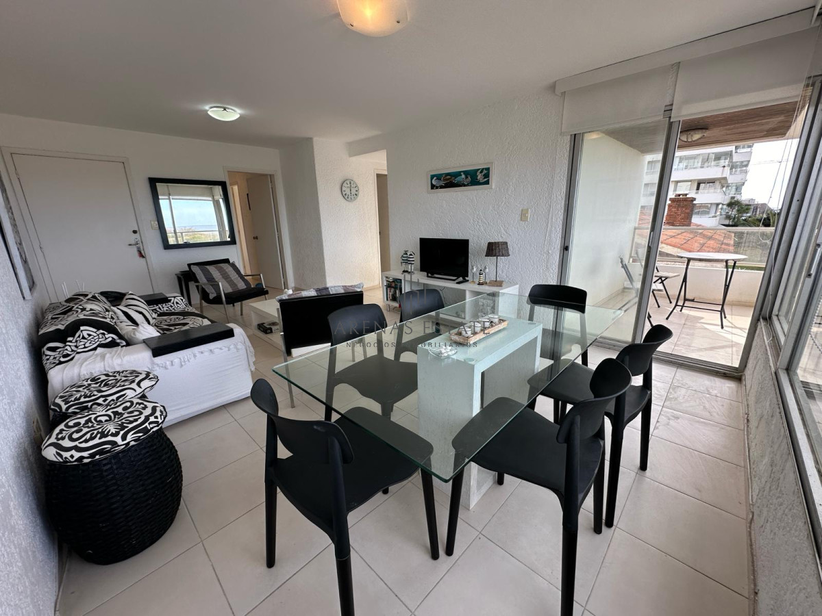 Apartamento ID.2945 - Departamento en primera linea playa brava, 2 dormitorios y medio.