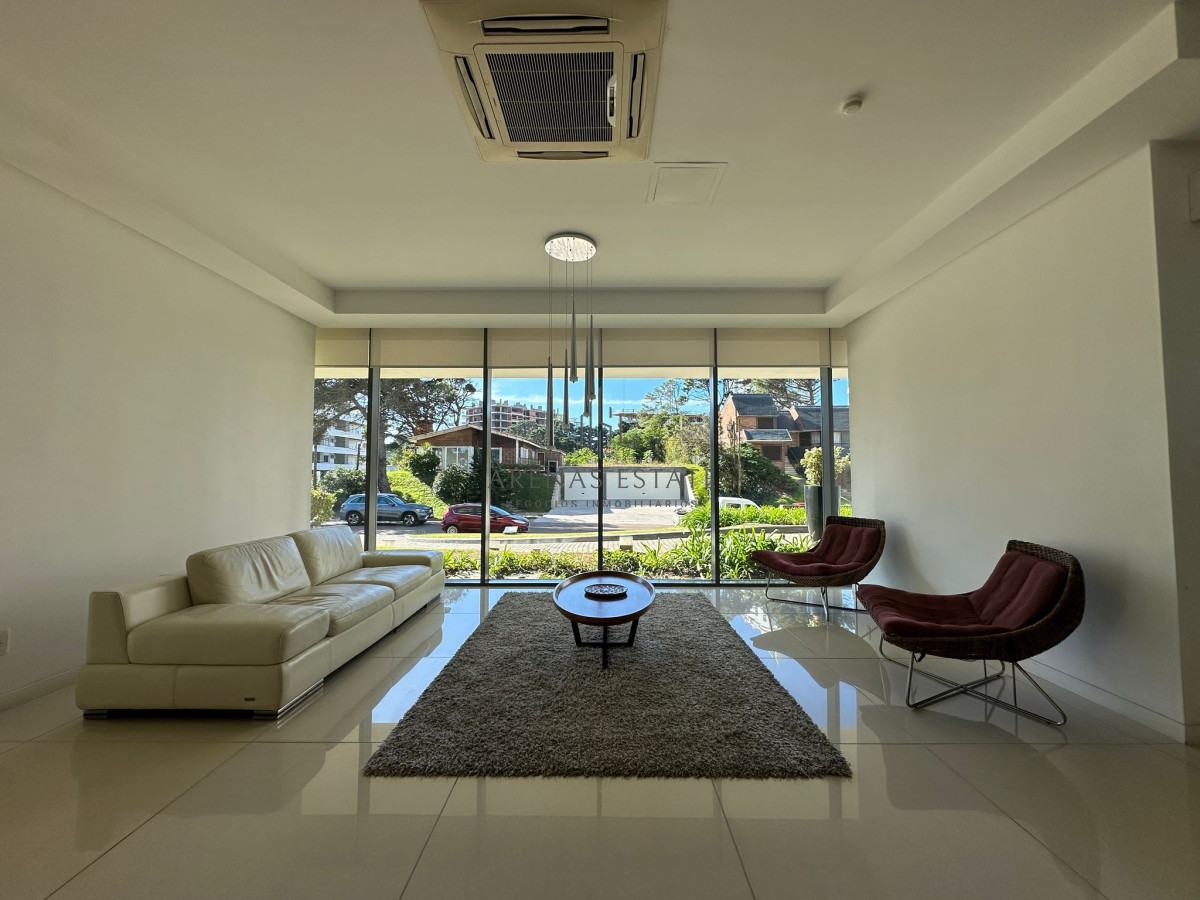 Apartamento ID.3712 - Departamento en venta, a pasos de la playa brava, Punta del este.