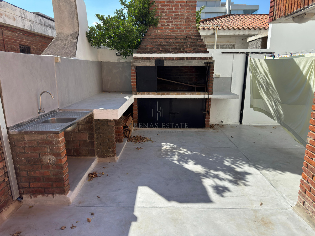 Apartamento ID.2945 - Departamento en primera linea playa brava, 2 dormitorios y medio.
