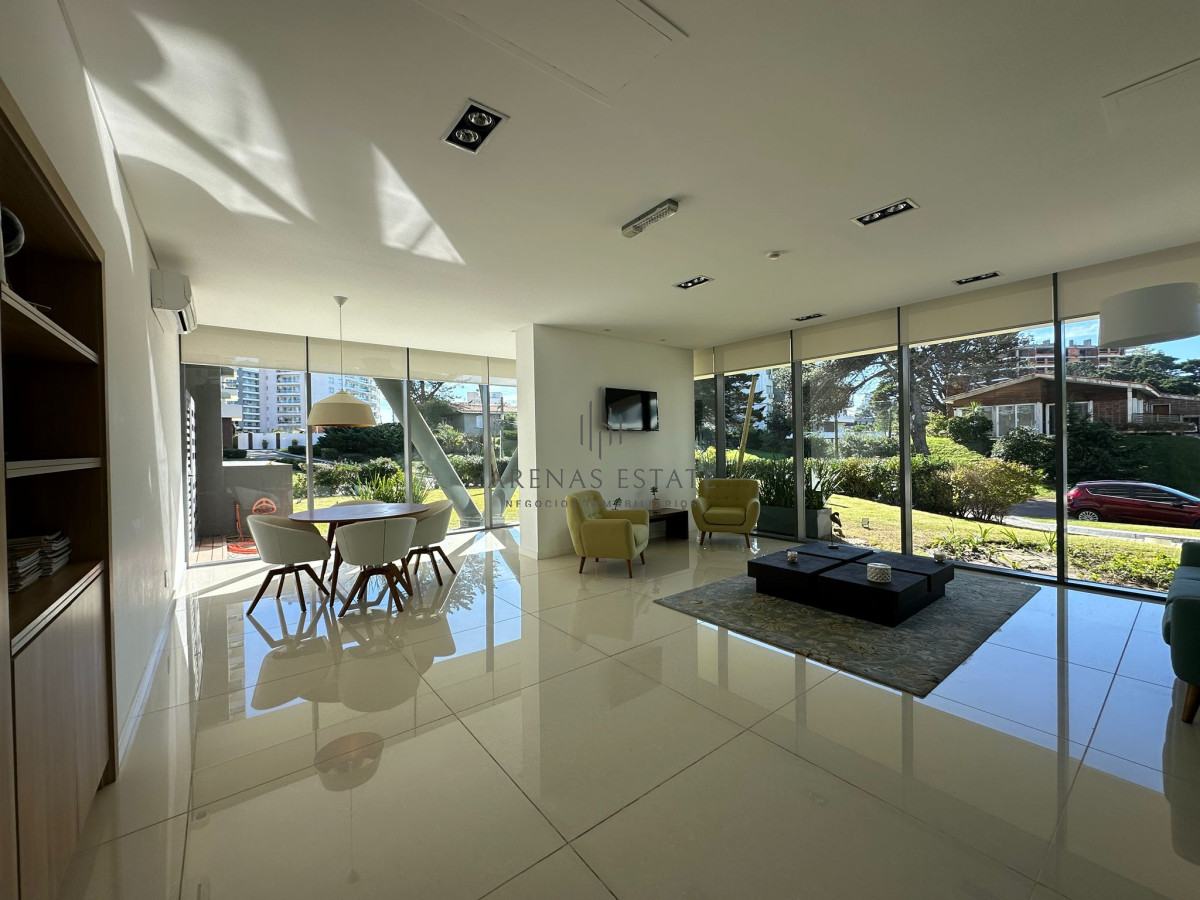 Apartamento ID.3712 - Departamento en venta, a pasos de la playa brava, Punta del este.