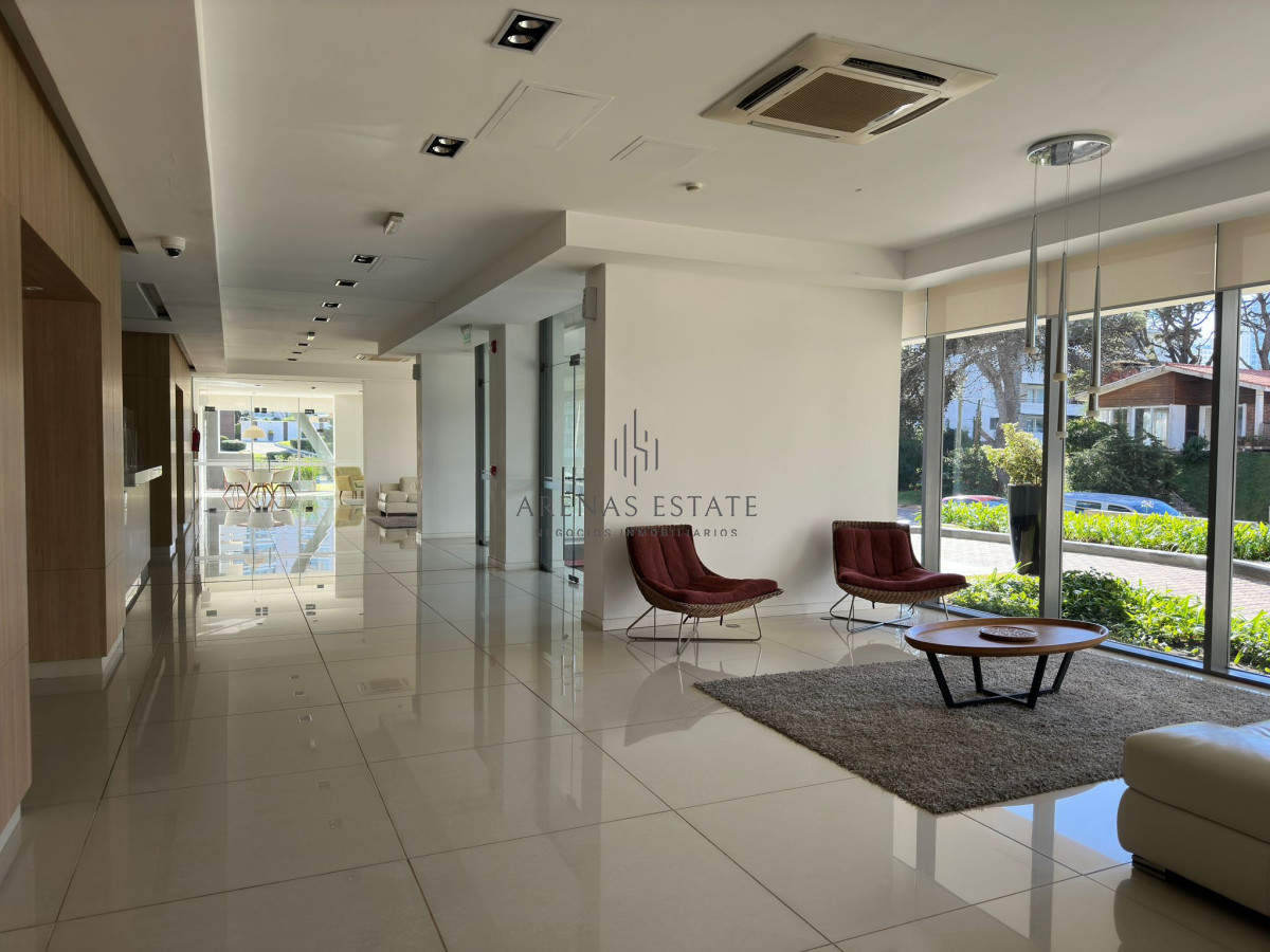 Apartamento ID.3712 - Departamento en venta, a pasos de la playa brava, Punta del este.