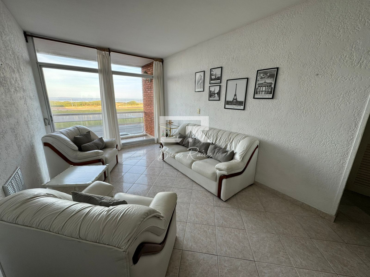 Apartamento ID.672 - Apartamento en venta, primera linea playa brava.