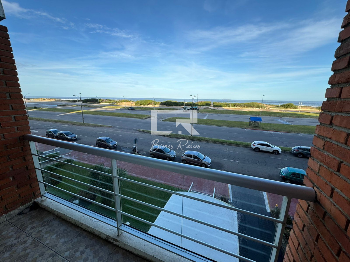Apartamento ID.672 - Apartamento en venta, primera linea playa brava.