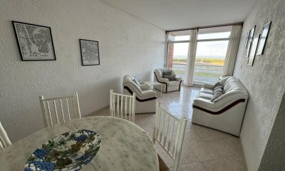 Apartamento en venta, primera linea playa brava.