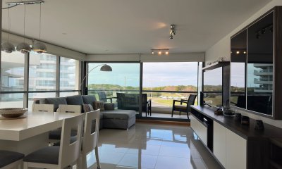 Apartamento en Venta en Punta del Este, Playa brava, Primera linea