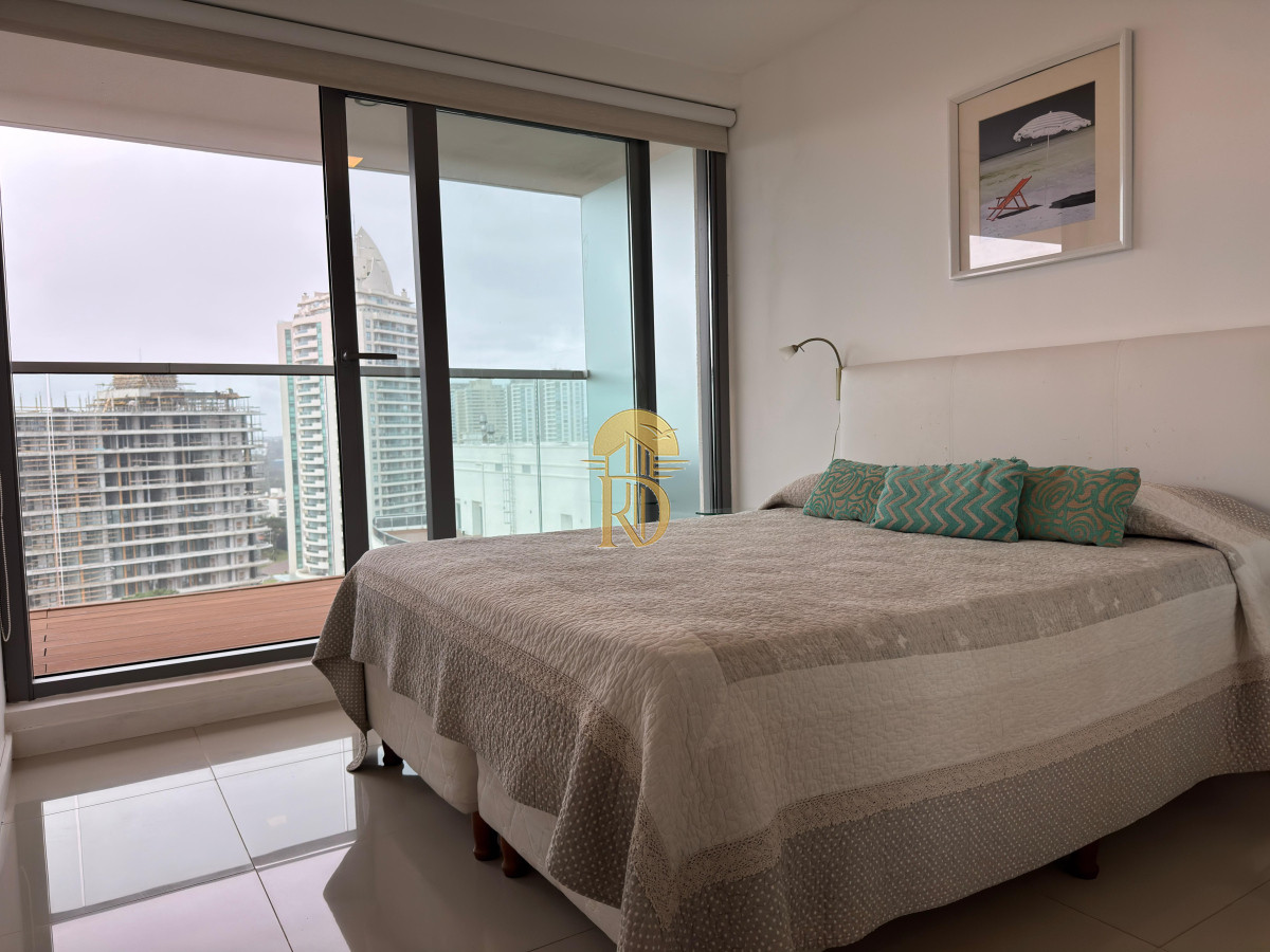 Departamento en venta, a pasos de la playa brava, Punta del este. -id-60-11