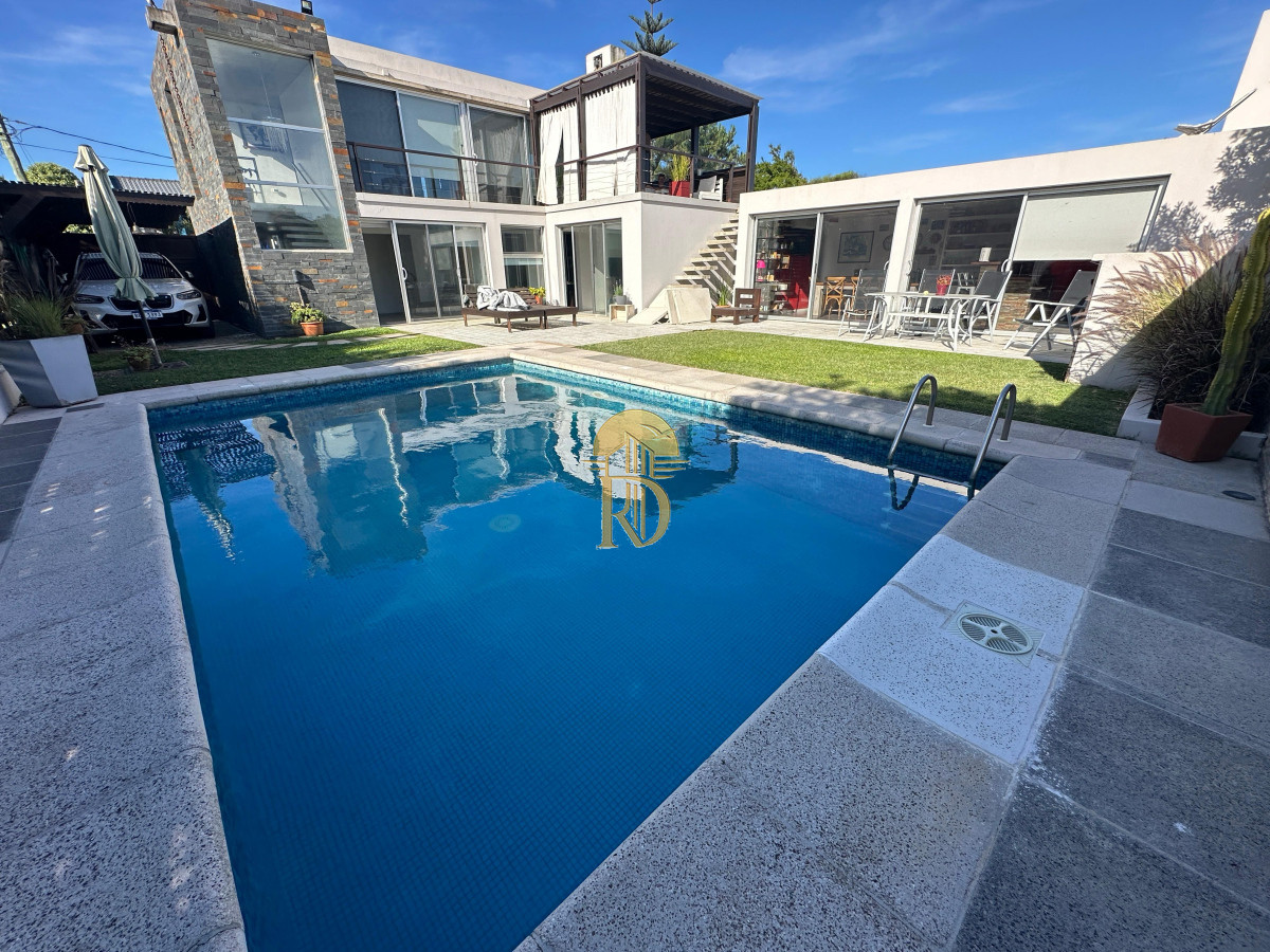 3 dormitorios, 300 metros del mar. -id-378