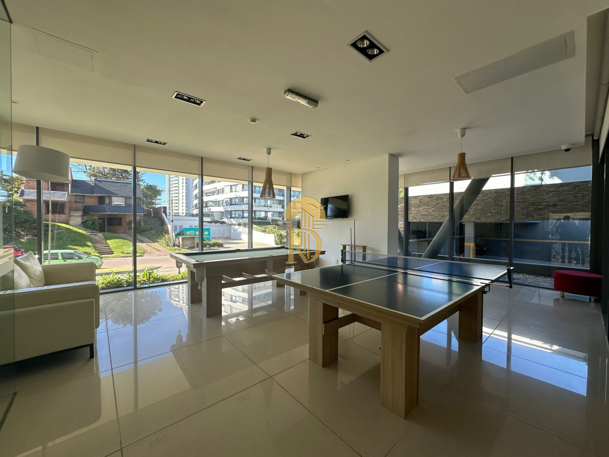 Departamento en venta, a pasos de la playa brava, Punta del este. -id-60-20