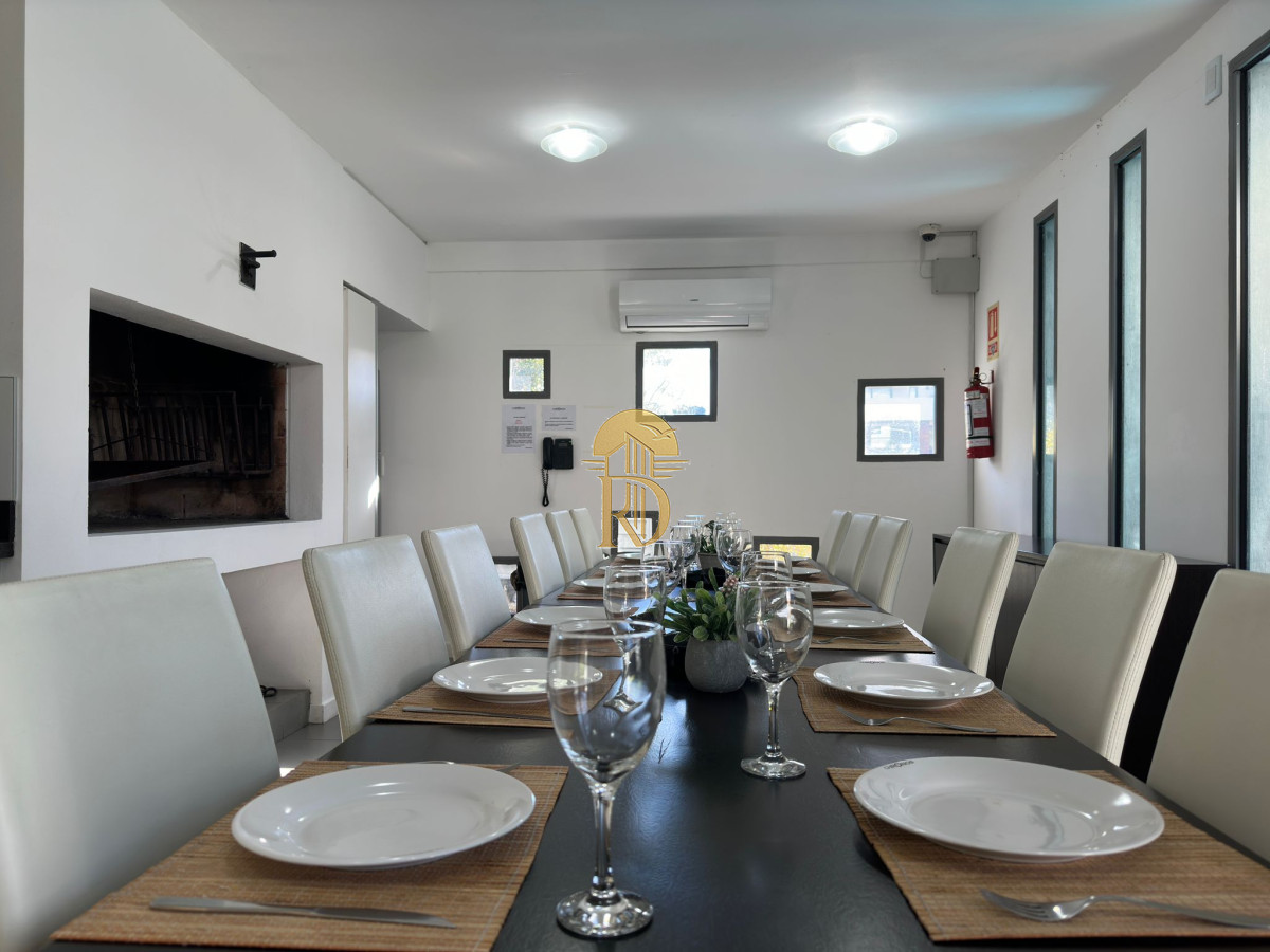 Departamento en venta, a pasos de la playa brava, Punta del este. -id-60-28