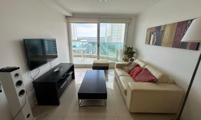 Apartamento de 2 dormitorios y medio en venta!