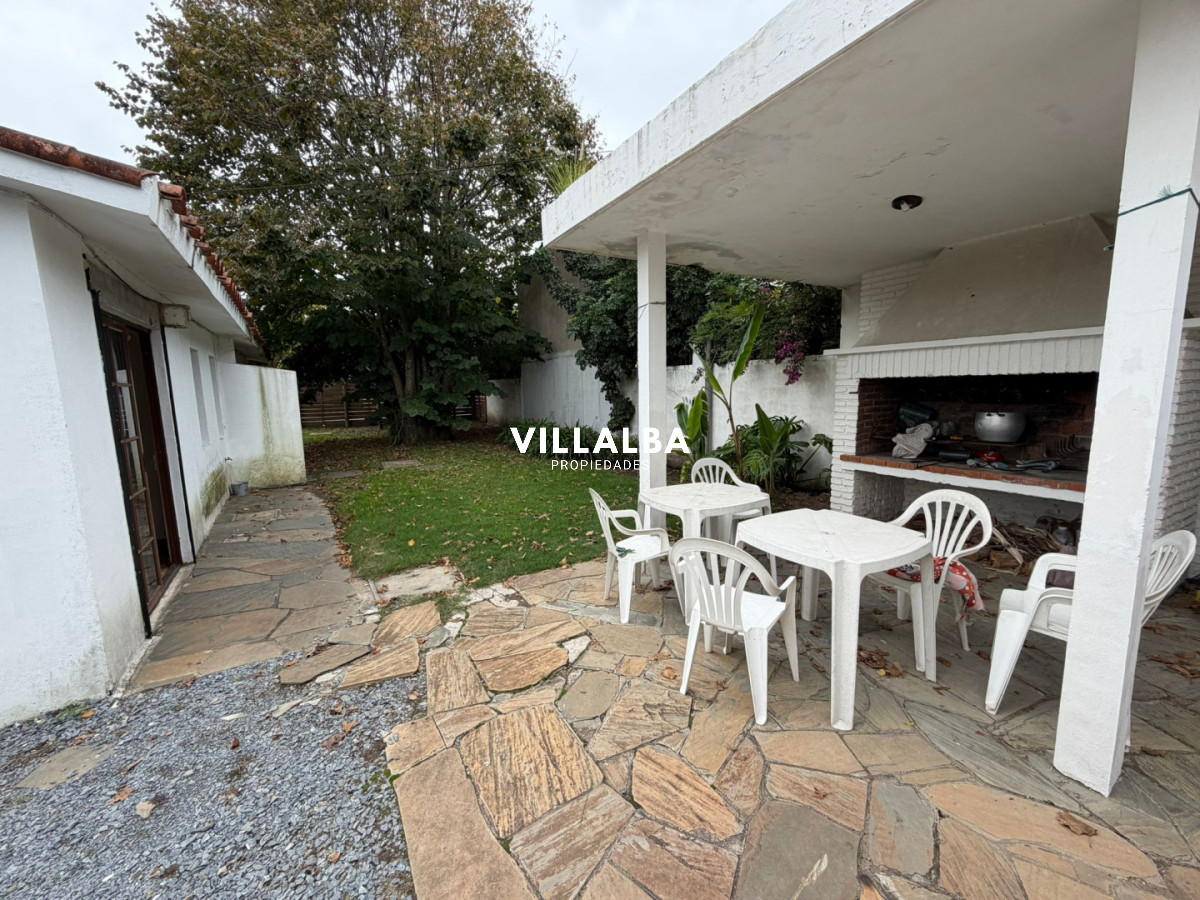 Apartamento ID.4532 - Hermosa casa en venta en Pinares terreno esquinero