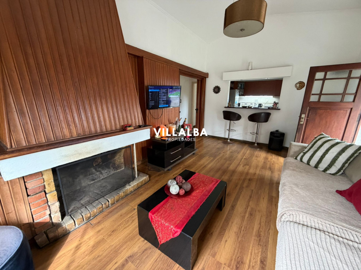 Apartamento ID.4532 - Hermosa casa en venta en Pinares terreno esquinero