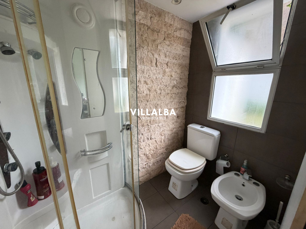 Apartamento ID.4532 - Hermosa casa en venta en Pinares terreno esquinero