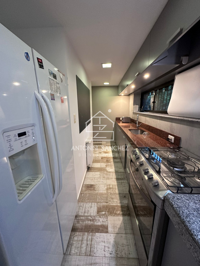 Casa ID.1405 -  Casa en venta y alquiler anual de 5 dorm y 4 baños.