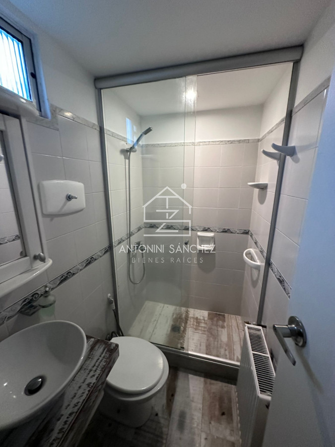 Casa ID.1405 -  Casa en venta y alquiler anual de 5 dorm y 4 baños.