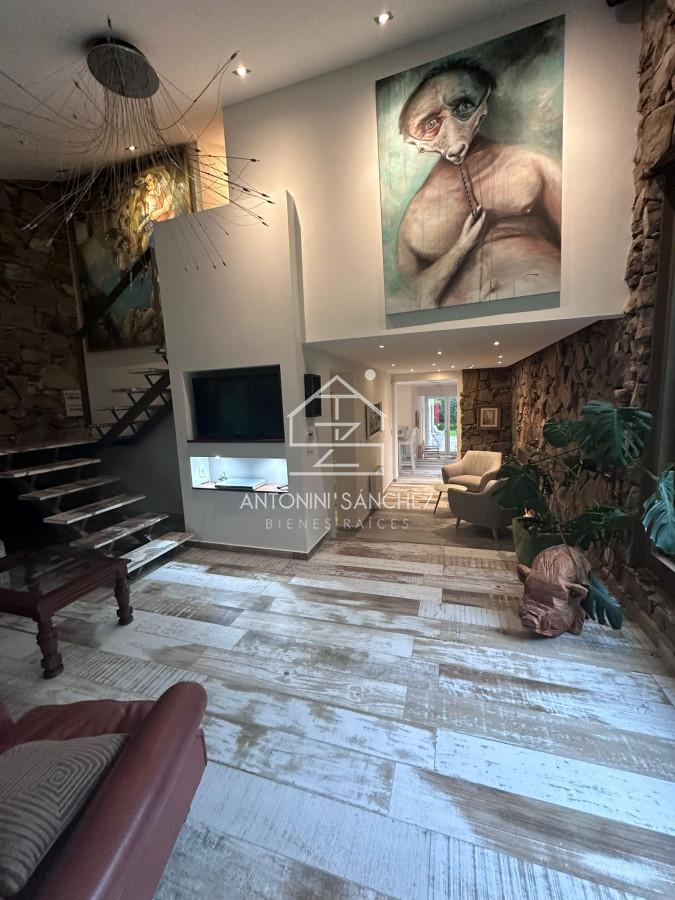Casa ID.1405 -  Casa en venta y alquiler anual de 5 dorm y 4 baños.