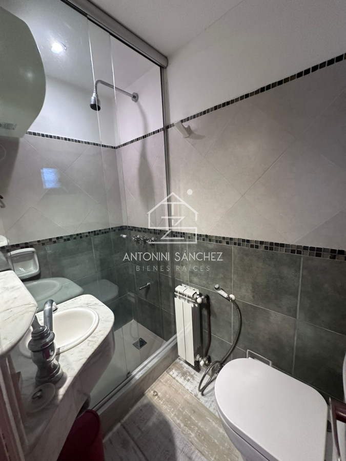 Casa ID.1405 -  Casa en venta y alquiler anual de 5 dorm y 4 baños.