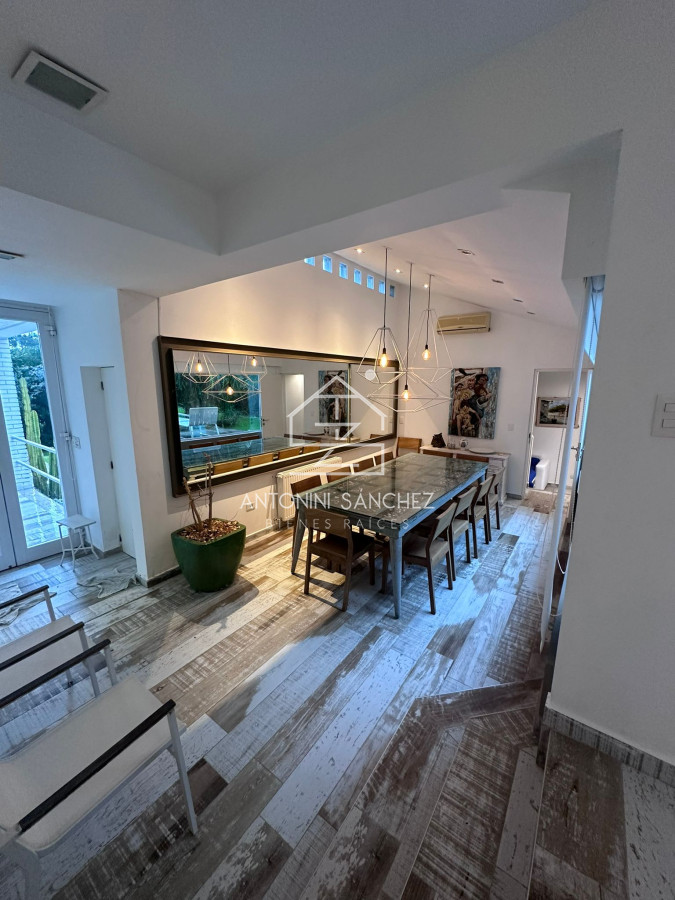 Casa ID.1405 -  Casa en venta y alquiler anual de 5 dorm y 4 baños.