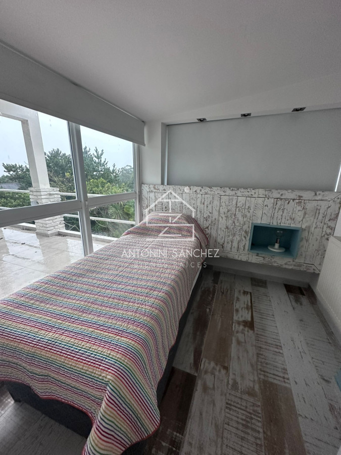 Casa ID.1405 -  Casa en venta y alquiler anual de 5 dorm y 4 baños.