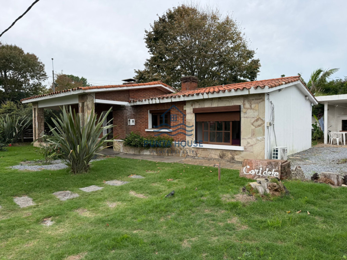 Casa ID.70 - Hermosa casa en venta en Pinares terreno esquinero