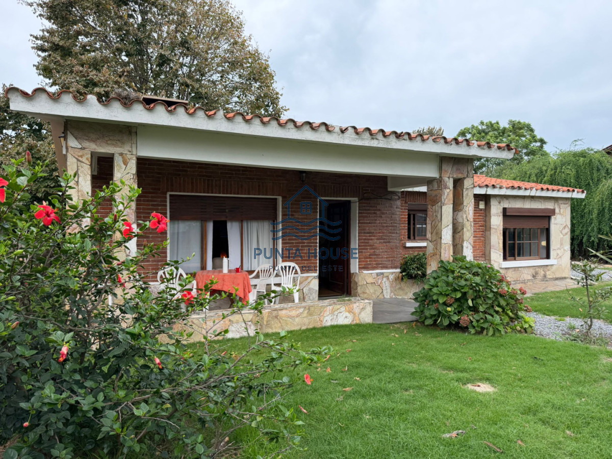 Casa ID.70 - Hermosa casa en venta en Pinares terreno esquinero