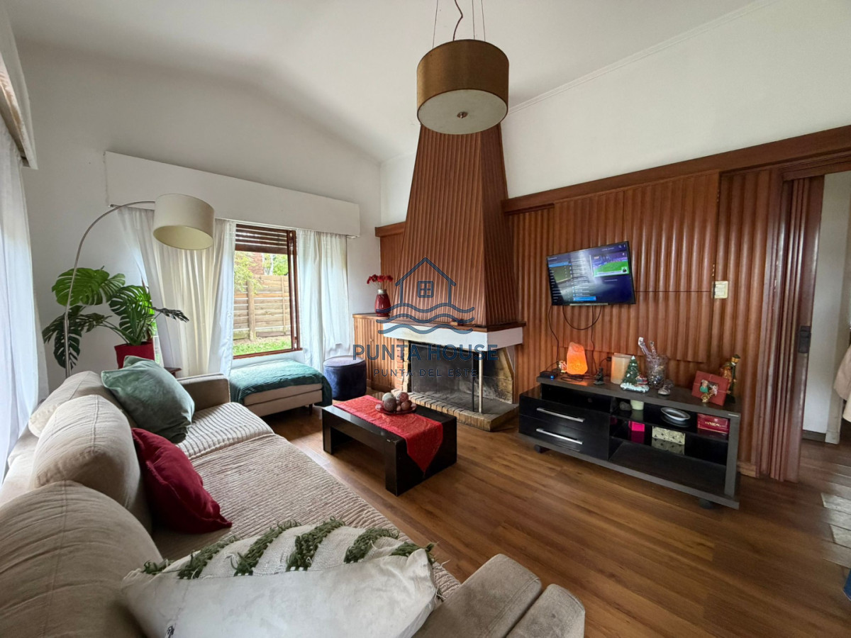 Casa ID.70 - Hermosa casa en venta en Pinares terreno esquinero