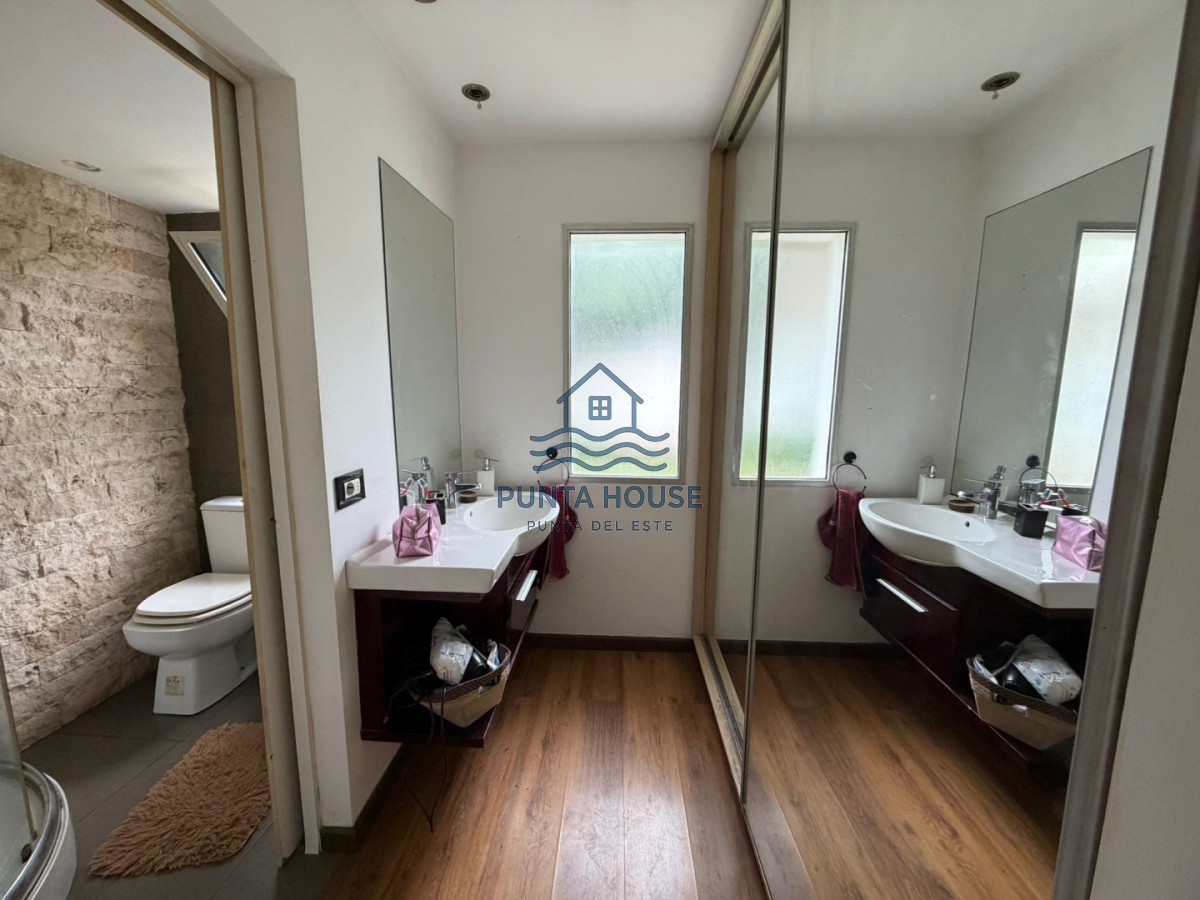 Casa ID.70 - Hermosa casa en venta en Pinares terreno esquinero