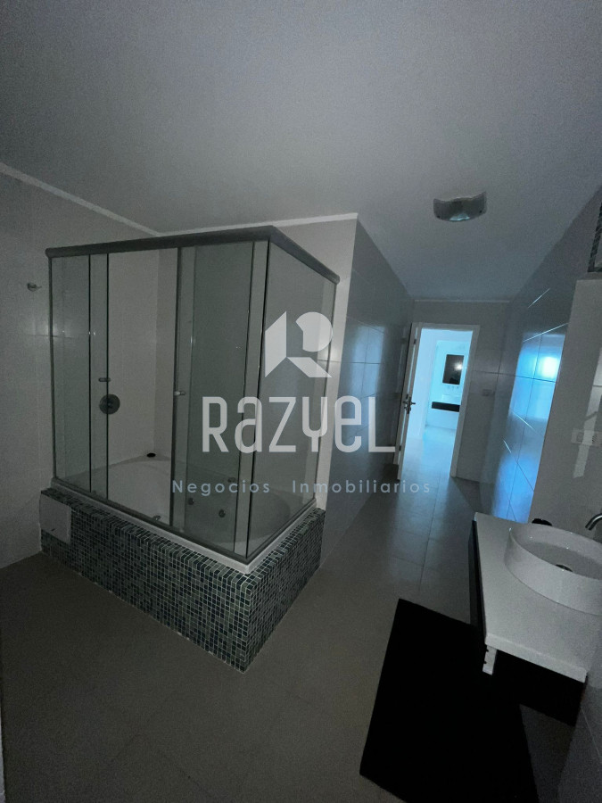 Apartamento ID.812 - Penthouse de 3 Dormitorios 4 Baños 4 Suites a 300 metros del Mar.