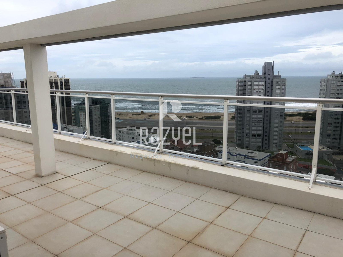 Apartamento ID.812 - Penthouse de 3 Dormitorios 4 Baños 4 Suites a 300 metros del Mar.