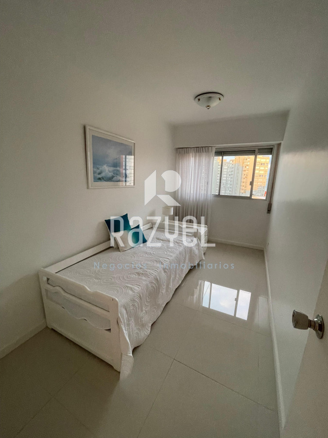 Apartamento ID.1007 - Venta Piso alto esquinero con vistas a Playa Mansa y Playa Brava – Punta del Este