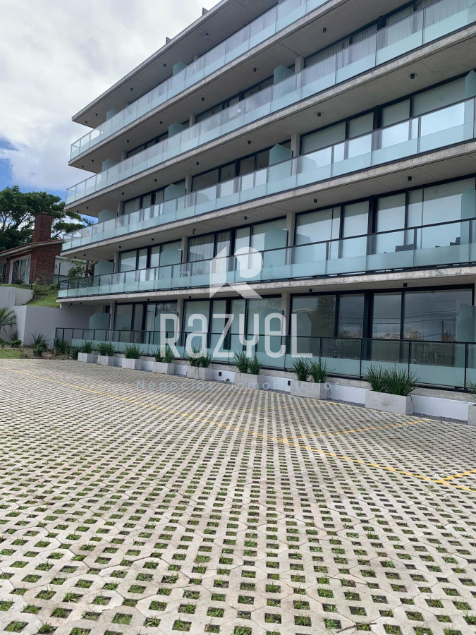 Apartamento ID.900 - Apto en alquiler anual, 1 dormitorio, 1 baño, cocina, cochera.