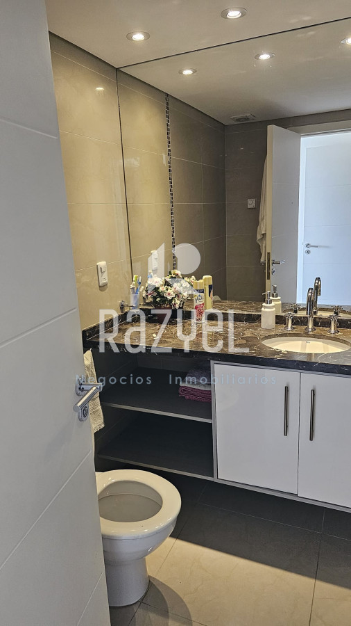 Apartamento ID.406 - Casino Tower de 3 dorm en suite mas dependencia .