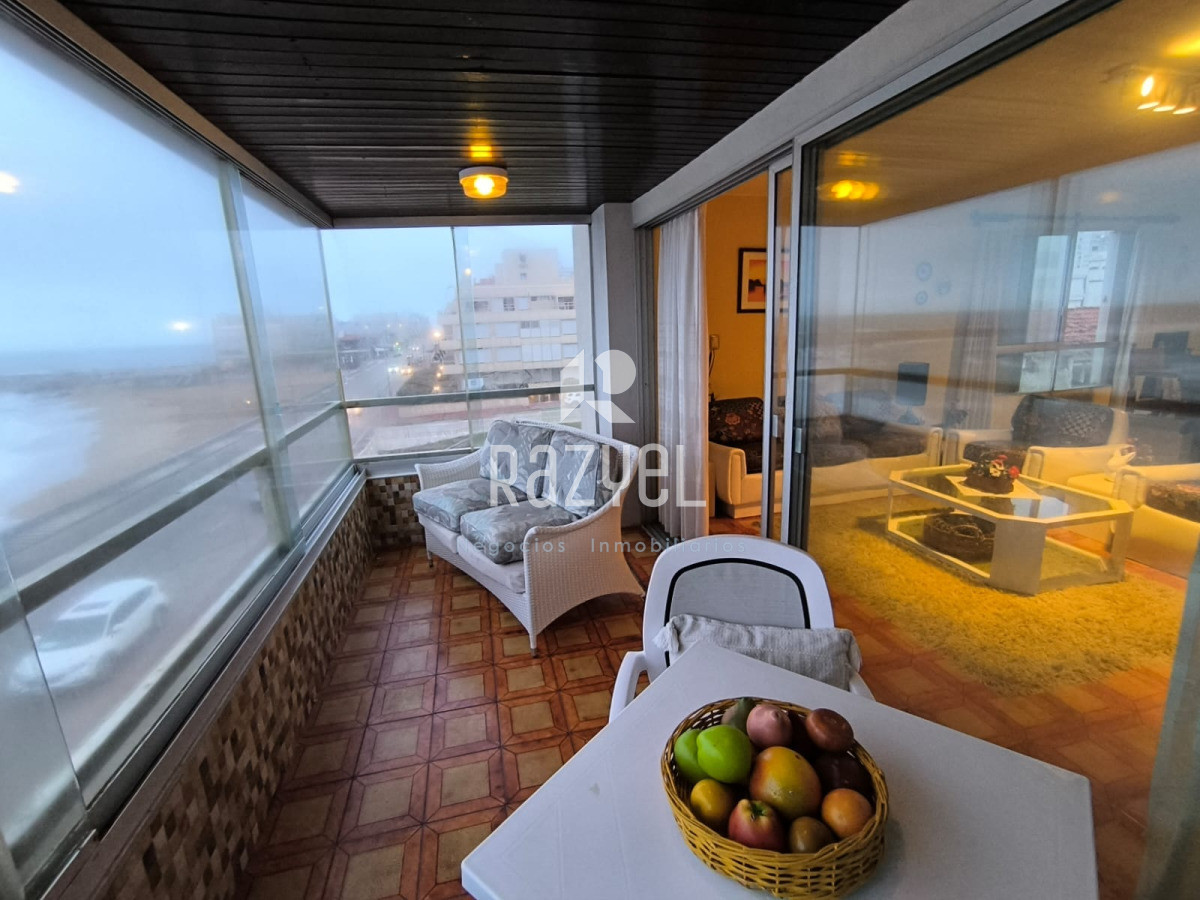 Apartamento ID.1127 - Espectacular alquiler con Vista al Mar. 3 dormitorios.