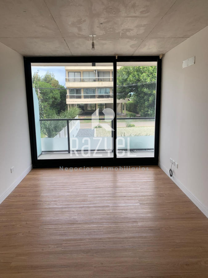Apartamento ID.900 - Apto en alquiler anual, 1 dormitorio, 1 baño, cocina, cochera.