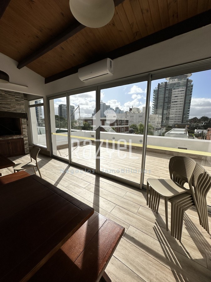 Apartamento ID.1007 - Venta Piso alto esquinero con vistas a Playa Mansa y Playa Brava – Punta del Este