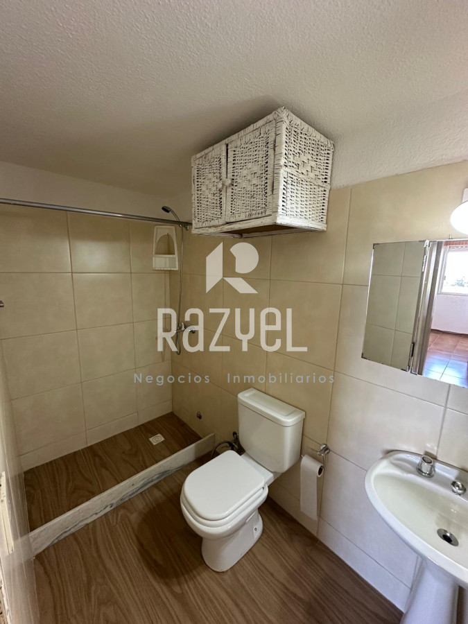 Apartamento ID.972 - Alquiler anual apartamento de 2 dormitorios y 2 baños, Maldonado. 